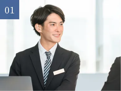 オーナー様の相談に応じる担当スタッフ