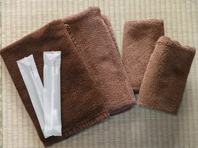 客室に用意したタオルと歯ブラシ