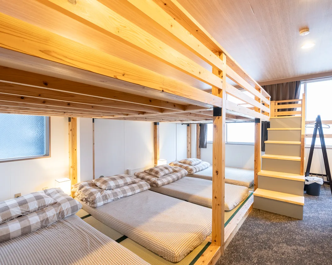 屋根付きの屋上テラス
